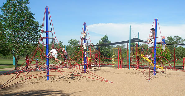 playgroundequipment_structures_netclimbers_trident+