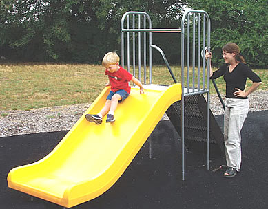 playgroundequipment_slides_freestanding_juniorplayslide+